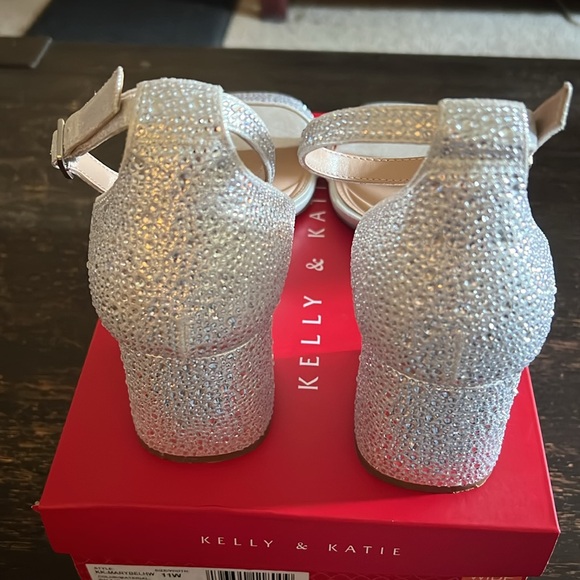 Kelly & Katie Silver Heeled Sandals with Sparkly Finish - Picture 6 of 7